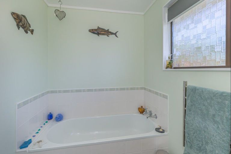 Photo of property in 12 Gardener Street, Levin, 5510