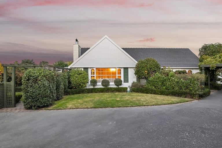 Photo of property in 8 Skye Place, Burnside, Christchurch, 8053