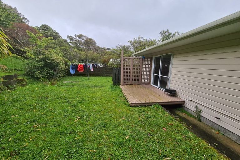 Photo of property in 77 Stewart Drive, Newlands, Wellington, 6037