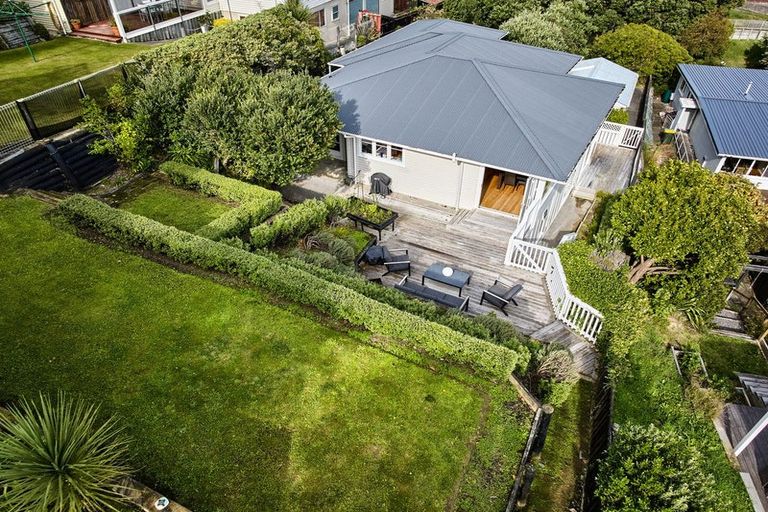 Photo of property in 9 Mana View Road, Paremata, Porirua, 5026