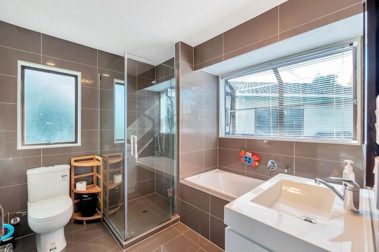 Photo of property in 21 Crosby Road, West Harbour, Auckland, 0618