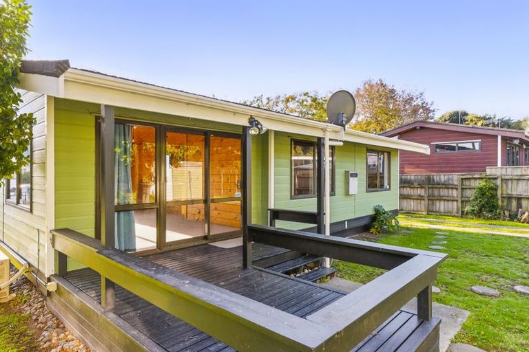 Photo of property in 10 Nugget Grove, Raumati Beach, Paraparaumu, 5032