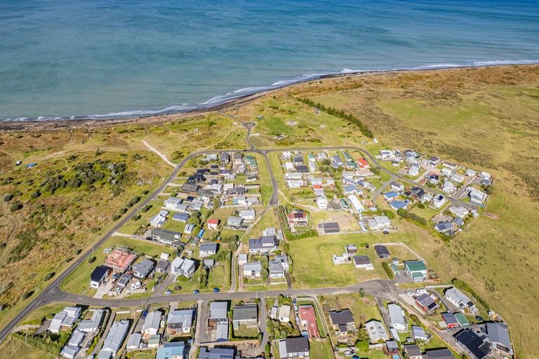 Photo of property in 10 Okiwa Terrace, Waiinu Beach, Whanganui, 4588