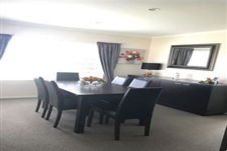 Photo of property in 6 Newbliss Crescent, East Tamaki Heights, Auckland, 2016