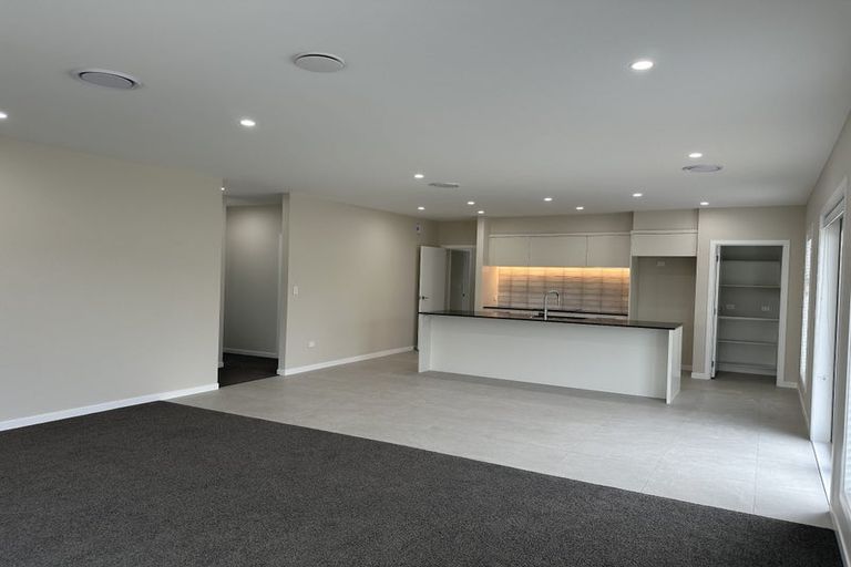 Photo of property in 11 Cassin Place, Taradale, 4112