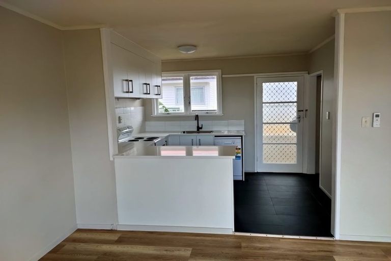 Photo of property in 222 Te Atatu Road, Te Atatu South, Auckland, 0610