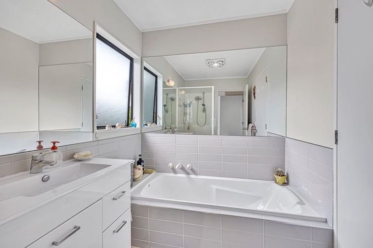Photo of property in 1/11 Bernleigh Terrace, West Harbour, Auckland, 0618