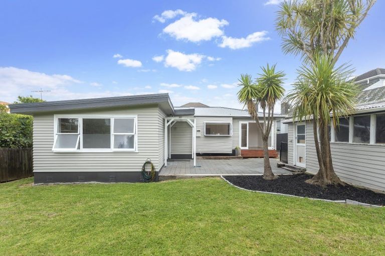 Photo of property in 18 O'halloran Road, Howick, Auckland, 2014