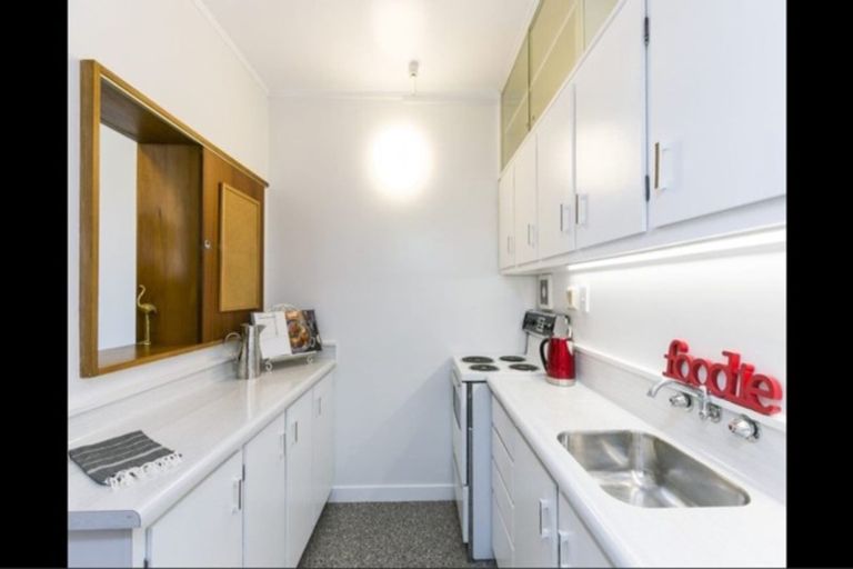 Photo of property in Hobson Court Flats, 27/70u Hobson Street, Thorndon, Wellington, 6011