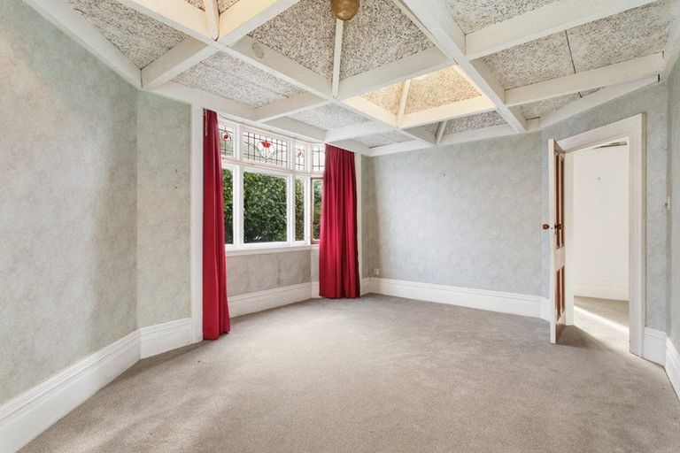 Photo of property in 18 Sandwich Road, Beckenham, Christchurch, 8023