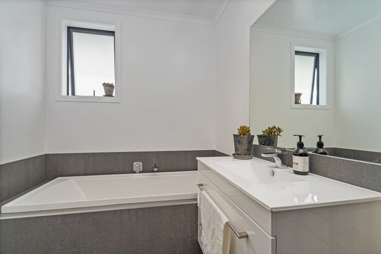 Photo of property in 5 Victoria Street, Coromandel, 3506