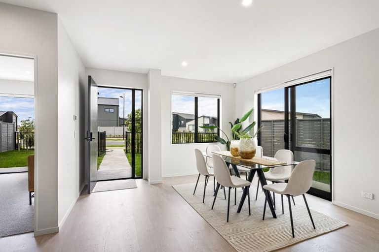 Photo of property in 32 Viridian Avenue, Rosehill, Papakura, 2113