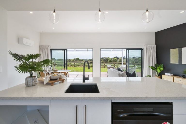 Photo of property in 1121 Parewanui Road, Parewanui, Bulls, 4894