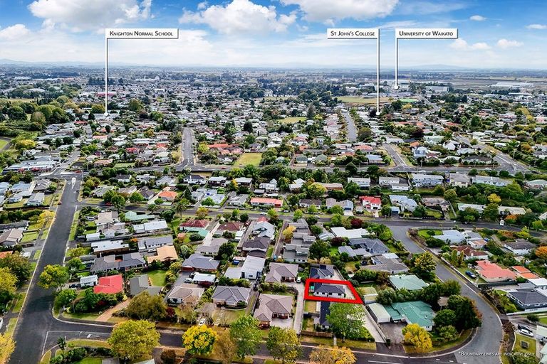 Photo of property in 2/11 Forster Avenue, Hillcrest, Hamilton, 3216