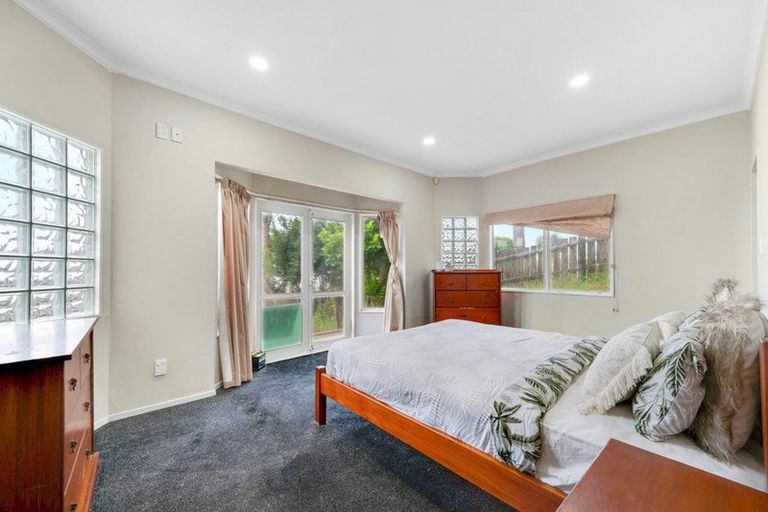 Photo of property in 13 San Martin Place, Goodwood Heights, Auckland, 2105