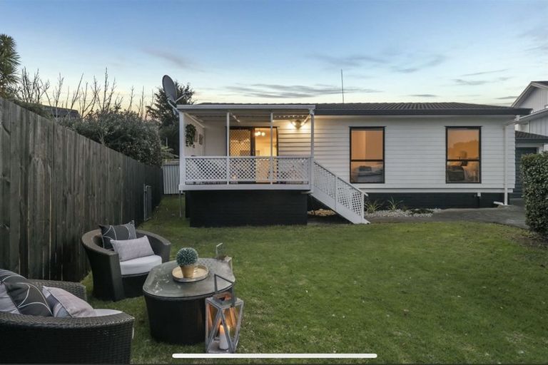 Photo of property in 2 Graham Avenue, Te Atatu Peninsula, Auckland, 0610