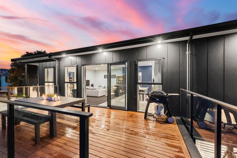 Photo of property in 16 Cuba Street, Petone, Lower Hutt, 5012