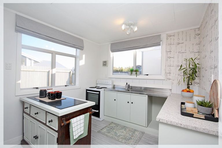 Photo of property in 10 Pratt Avenue, Foxton Beach, Foxton, 4815