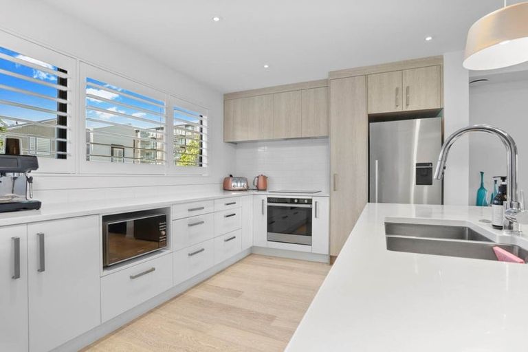 Photo of property in 76 Hobsonville Point Road, Hobsonville, Auckland, 0616