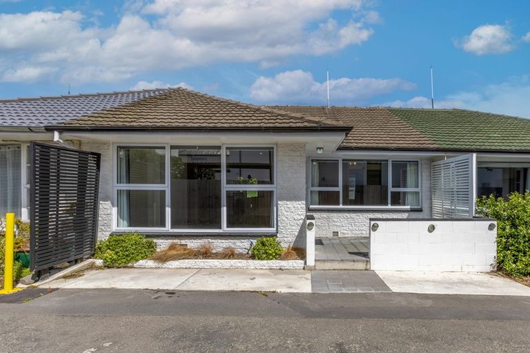 Photo of property in 2/990 Colombo Street, St Albans, Christchurch, 8014
