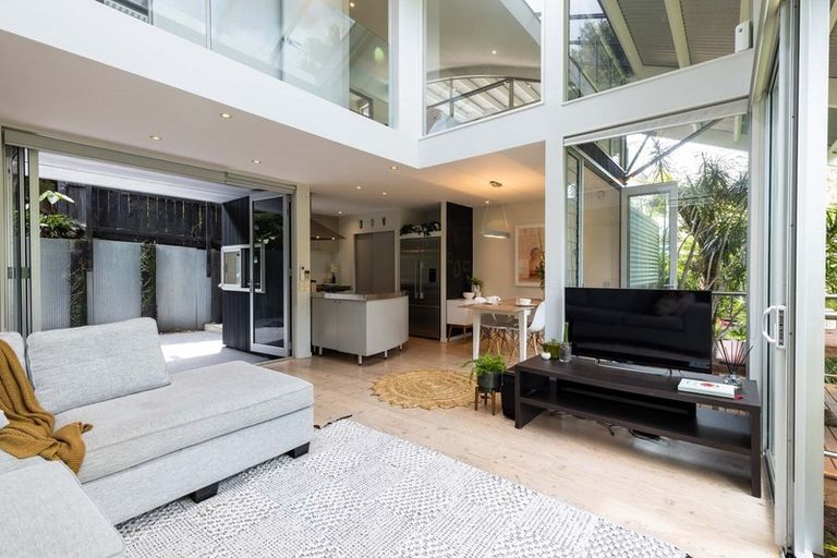 Photo of property in 50a Colonial Road, Birkenhead, Auckland, 0626