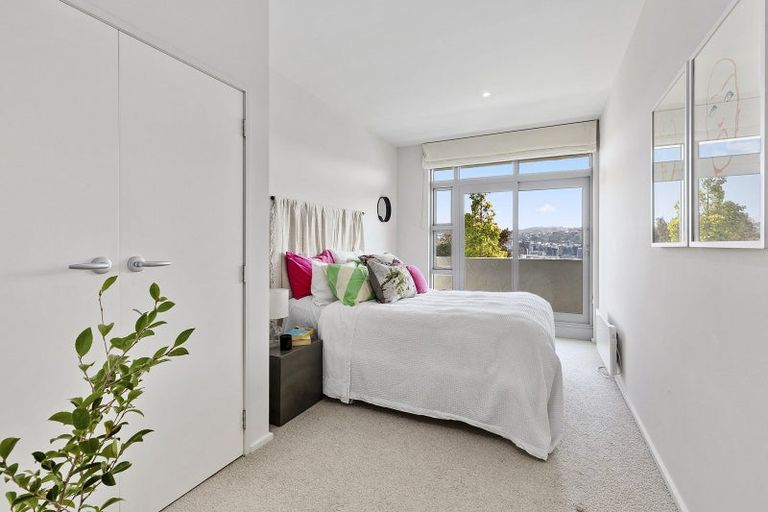 Photo of property in Beauport Apartments, 30u2 The Crescent, Roseneath, Wellington, 6011