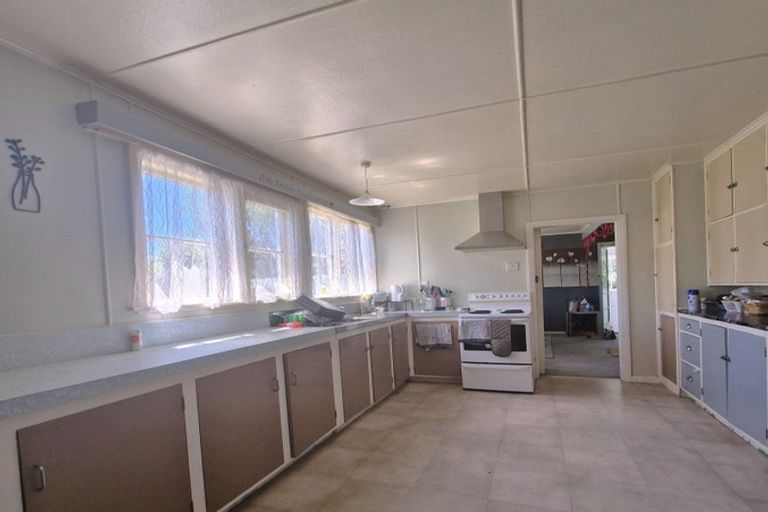 Photo of property in 15 Harker Street, Waipawa, 4210