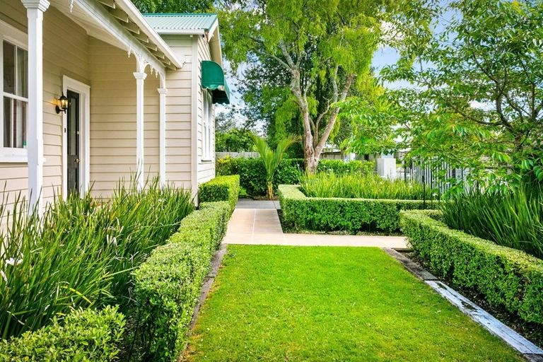 Photo of property in 24 Graham Avenue, Te Atatu Peninsula, Auckland, 0610