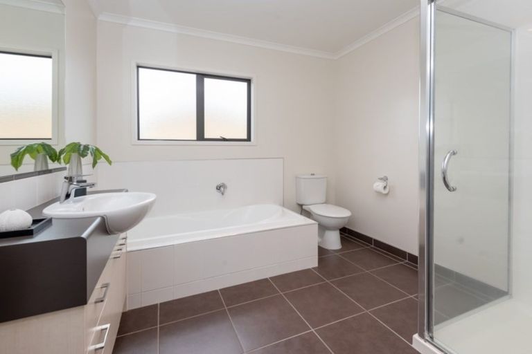 Photo of property in 50 Cyril French Drive, Flat Bush, Auckland, 2016