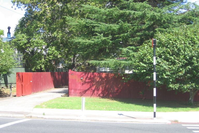 Photo of property in 190a Lake Road, Northcote, Auckland, 0627