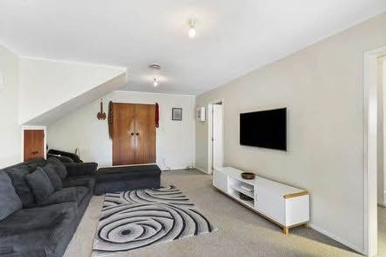 Photo of property in 1/9 Malte Brun Place, Papatoetoe, Auckland, 2025