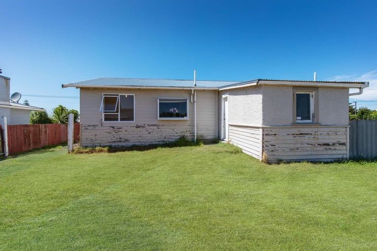 Photo of property in 1 Manuka Street, Castlecliff, Whanganui, 4501