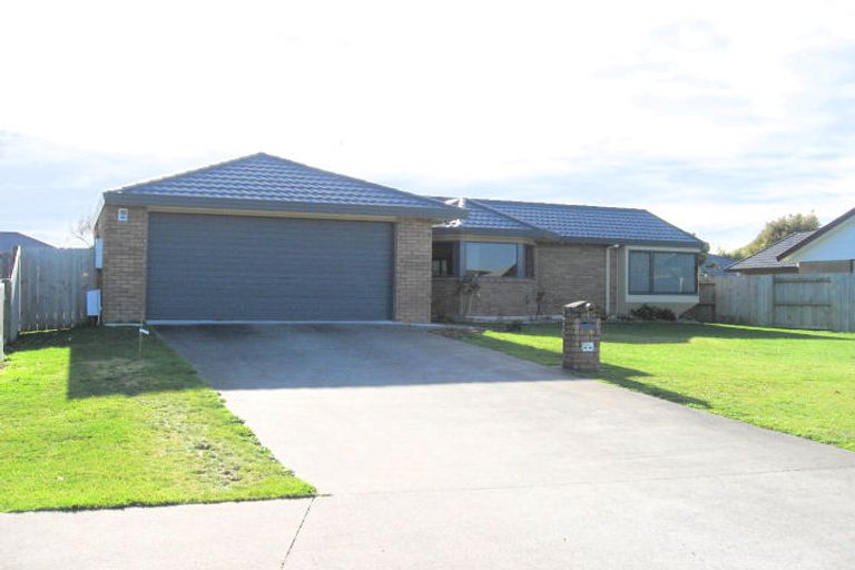 Photo of property in 38 Aldershot Place, Nawton, Hamilton, 3200