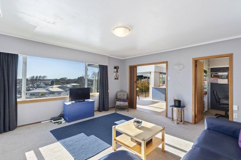 Photo of property in 52 Queens Road, Glen Avon, New Plymouth, 4312