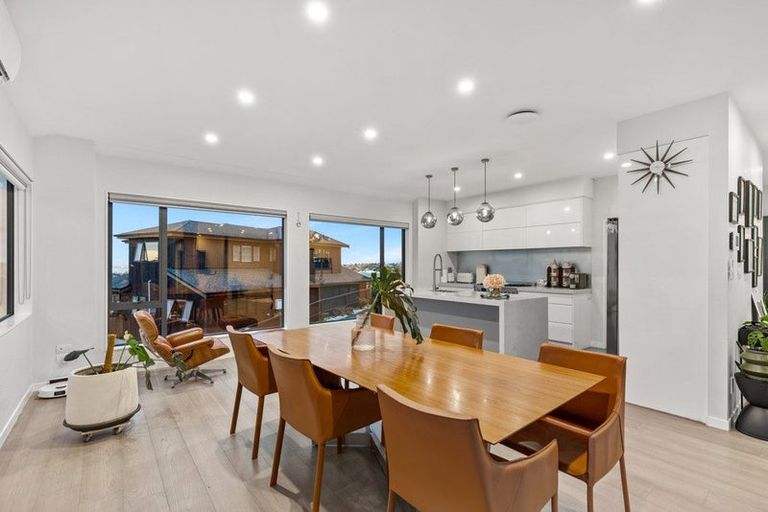 Photo of property in 26a Bernleigh Terrace, West Harbour, Auckland, 0618