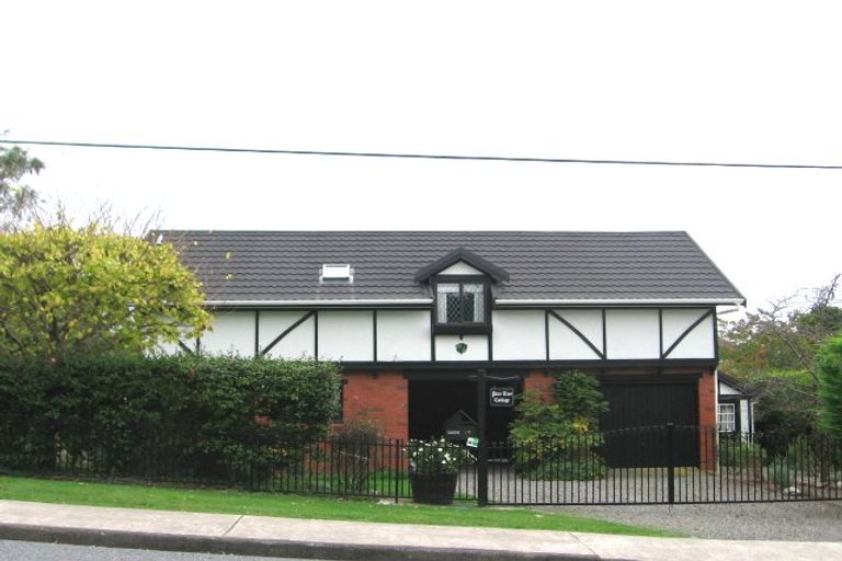 Photo of property in 10 Kakariki Grove, Waikanae, 5036