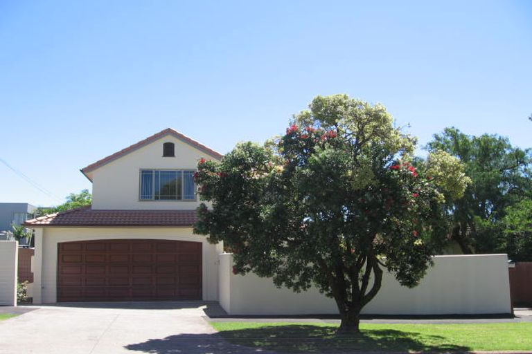 Photo of property in 2/7 Pierce Road, Milford, Auckland, 0620