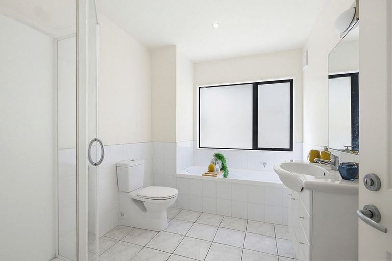 Photo of property in 17 Landsdowne Terrace, Karori, Wellington, 6012