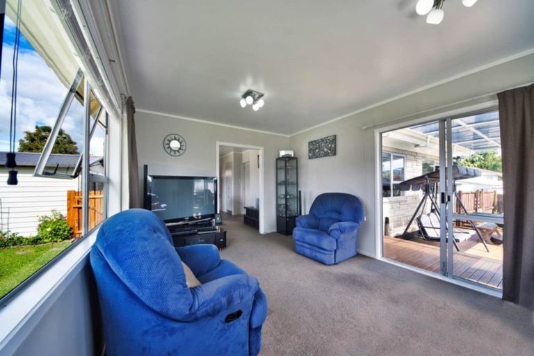 Photo of property in 9 Farwood Drive, Henderson, Auckland, 0612