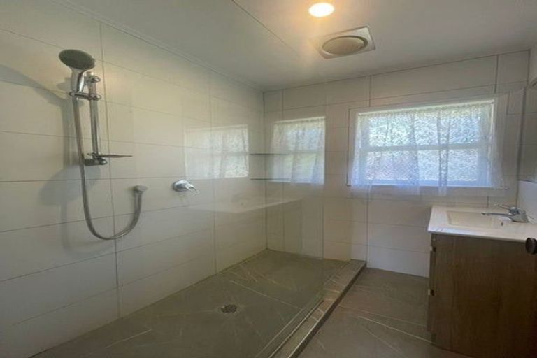 Photo of property in 2/18 Anne Road, Hillcrest, Auckland, 0627