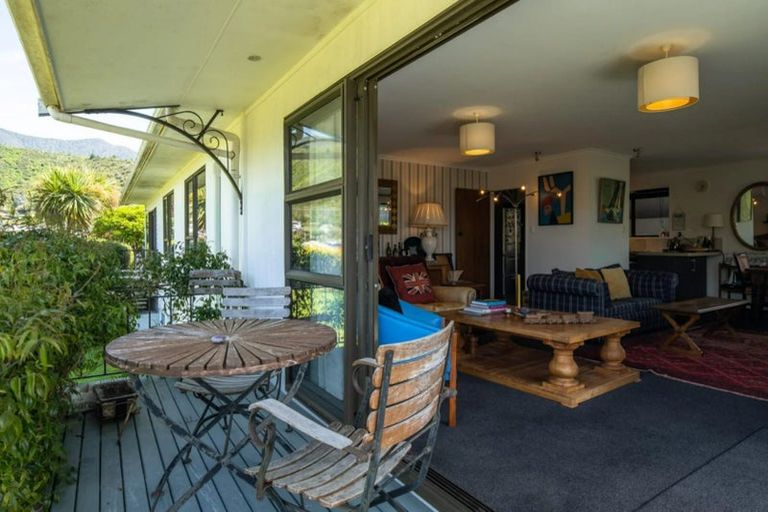 Photo of property in 247a Waikawa Road, Waikawa, Picton, 7220