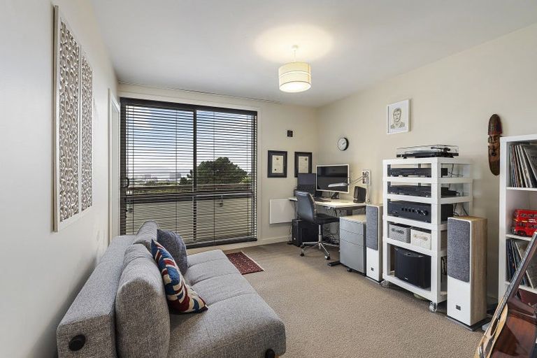 Photo of property in 59u2 Mortimer Terrace, Brooklyn, Wellington, 6021