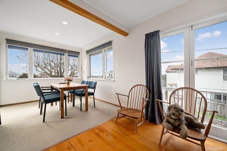 Photo of property in 7 Tamahere Drive, Glenfield, Auckland, 0629