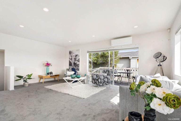 Photo of property in 190 Sunnynook Road, Totara Vale, Auckland, 0627