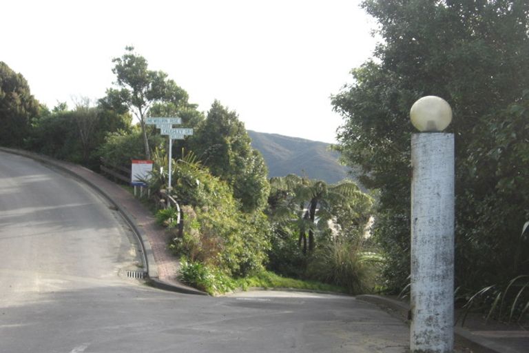 Photo of property in 7 Caughley Grove, Karori, Wellington, 6012