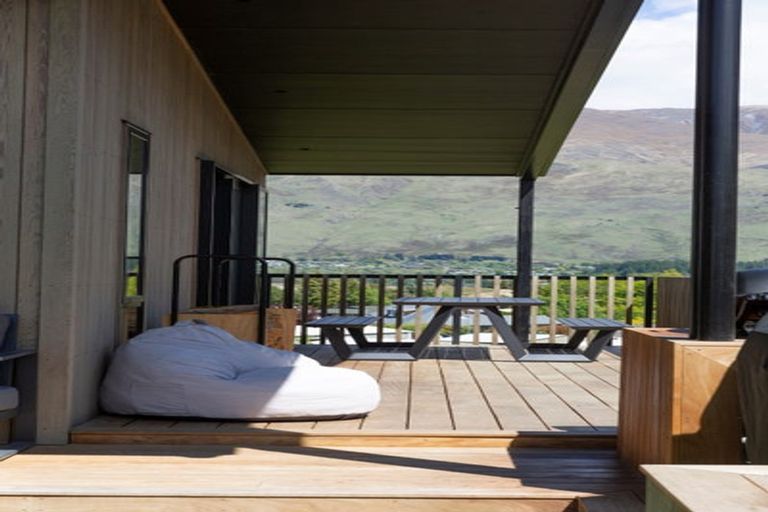 Photo of property in 50 Kings Drive, Wanaka, 9305