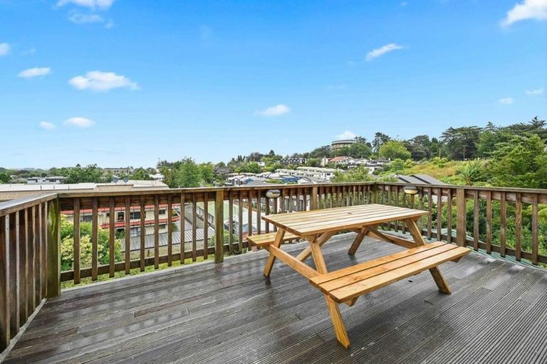 Photo of property in 35 Thackeray Street, Hamilton Lake, Hamilton, 3204