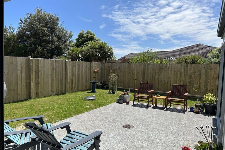 Photo of property in 18 Koru Loop, Paraparaumu, 5032