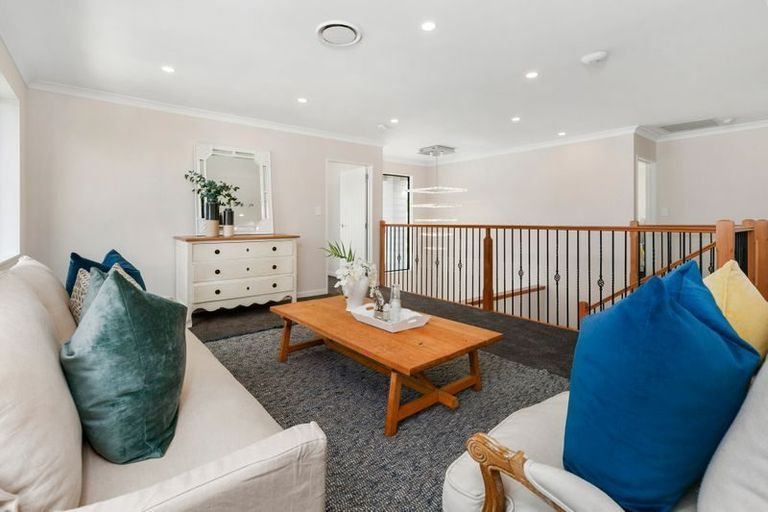 Photo of property in 31 Maka Terrace, Orewa, 0931