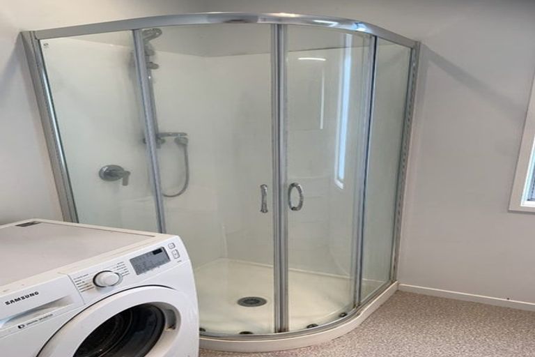 Photo of property in 28 Pupuke Road, Hillcrest, Auckland, 0627